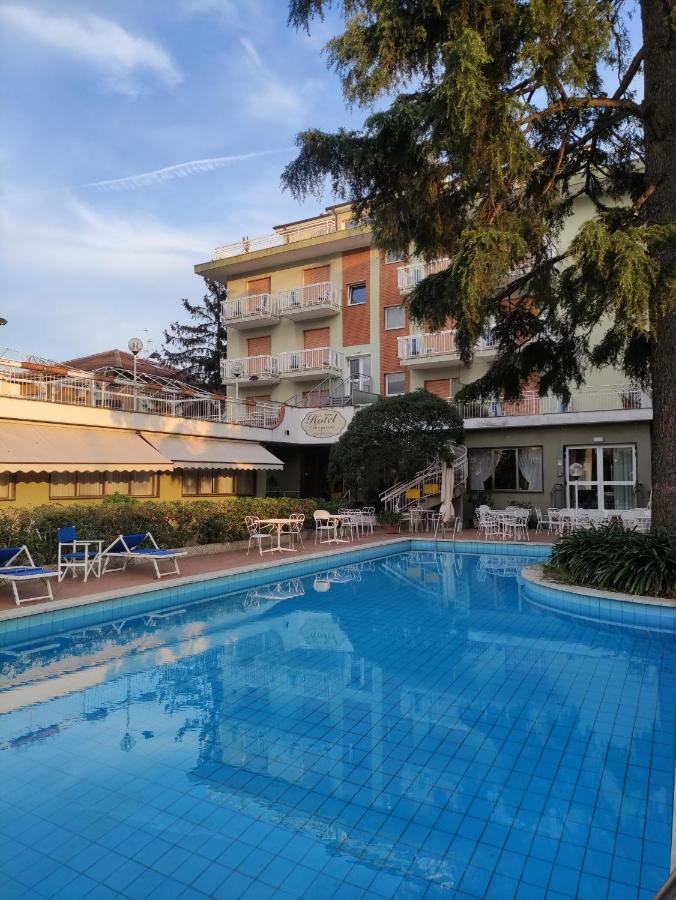 Hotel Bergamo Mare Mhotelsgroup San Bartolomeo Al Mare Zewnętrze zdjęcie